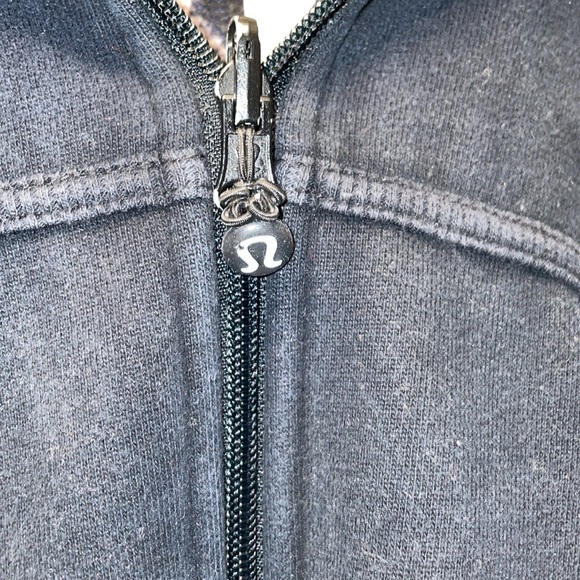 Lululemon black Scuba hoodie for woman size 8. Near mint like new shape lined - Picture 9 of 10